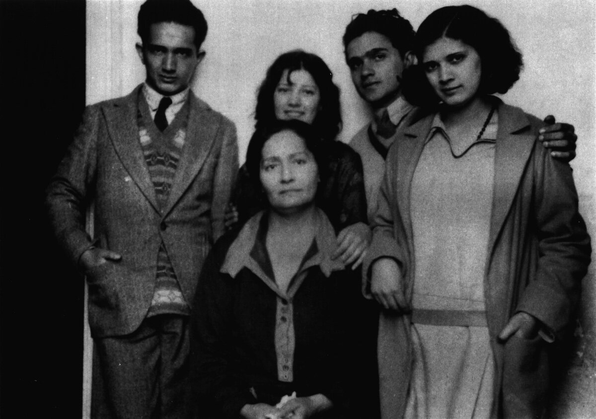 Iolas Family